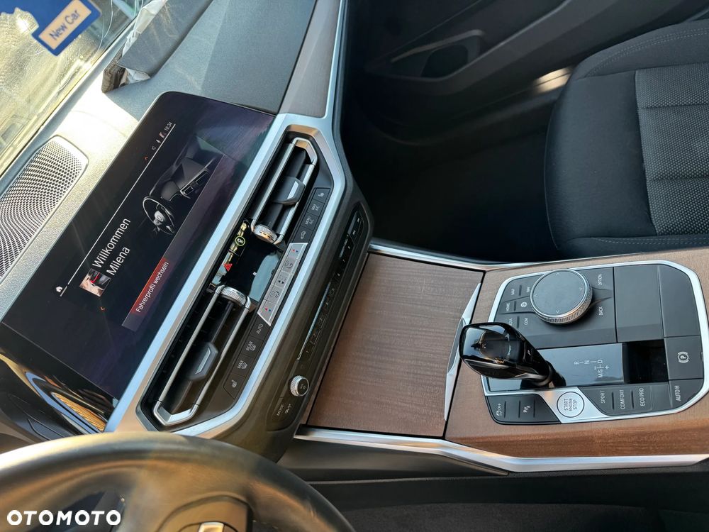 BMW Seria 3 318d mHEV - 10