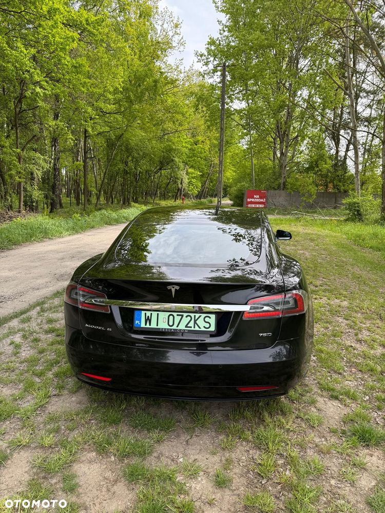 Tesla Model S - 8