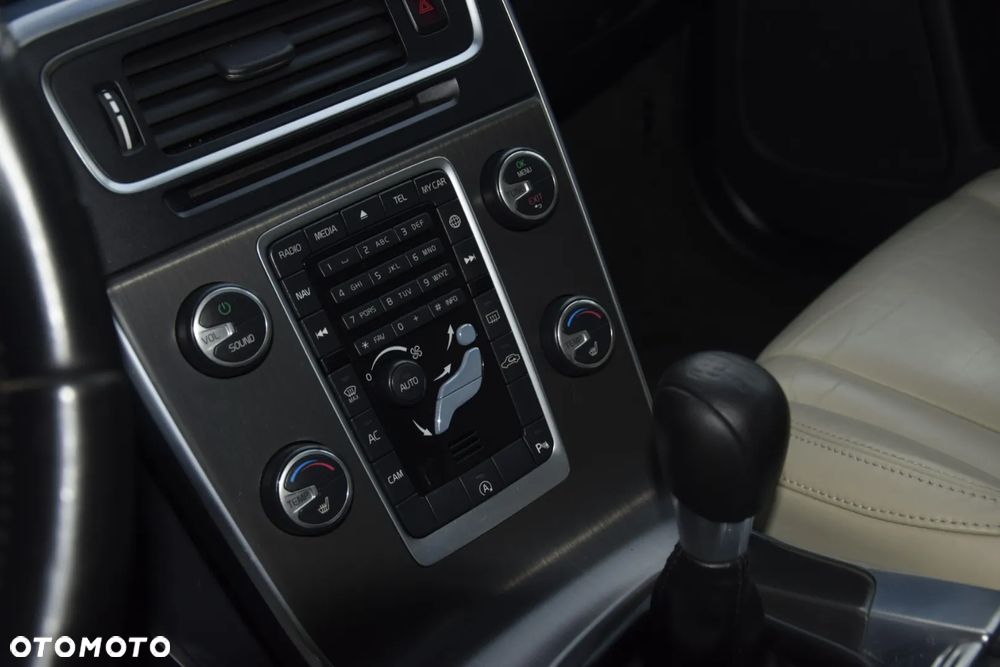 Volvo V60 D2 Summum - 21