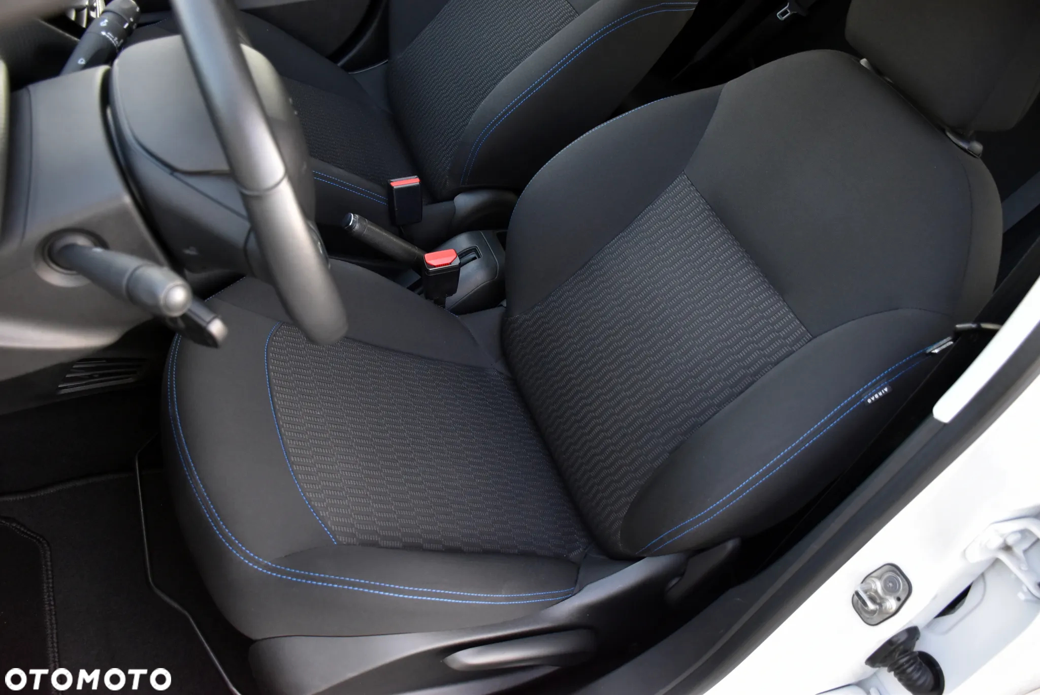 Peugeot 208 - 18