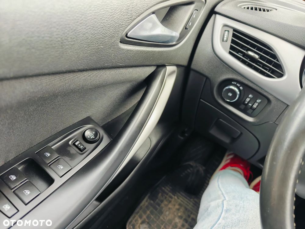 Opel Astra 1.2 T Edition S&S - 26