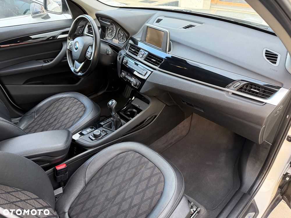 BMW X1 xDrive18d Sport Line - 13