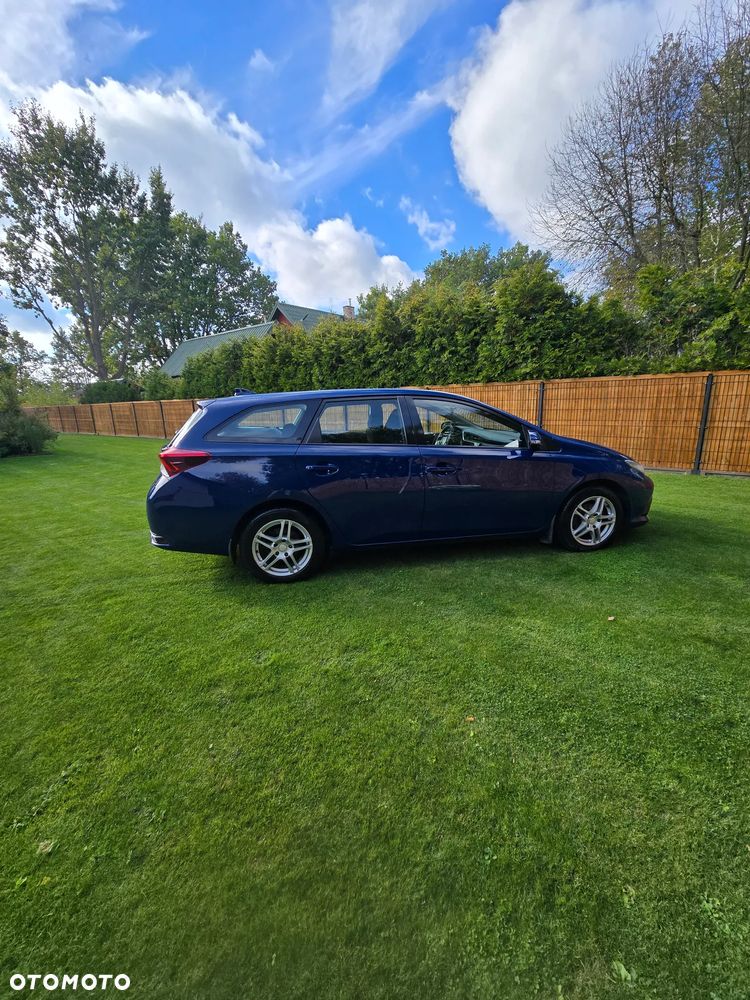 Toyota Auris 2016 photo 3
