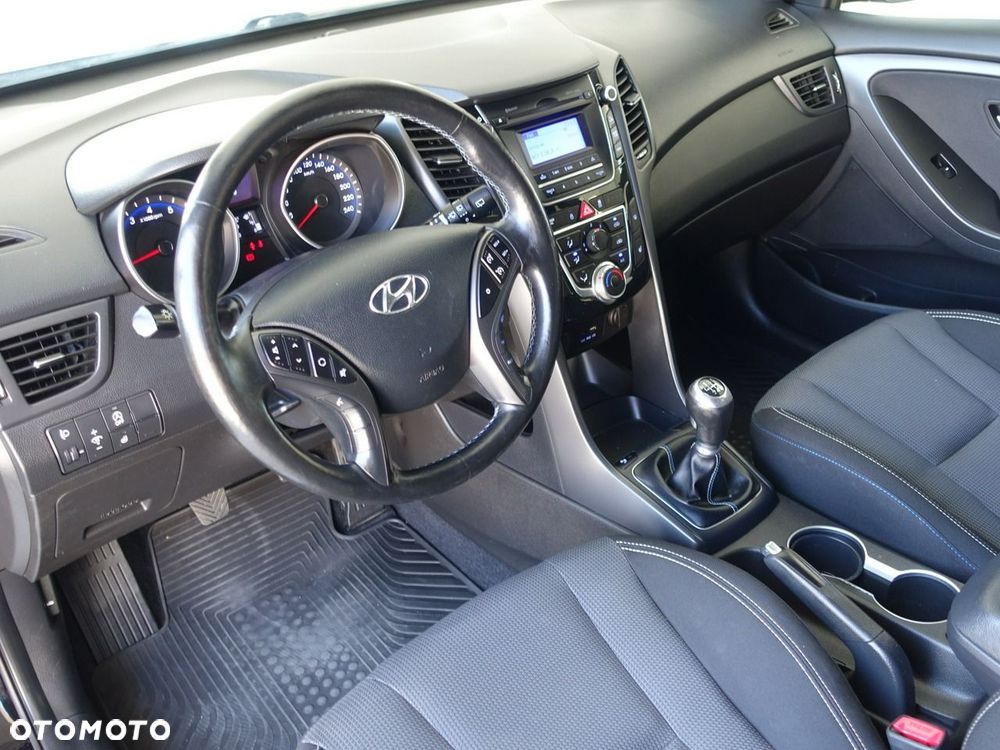Hyundai i30 blue Kombi 1.4 Passion - 12