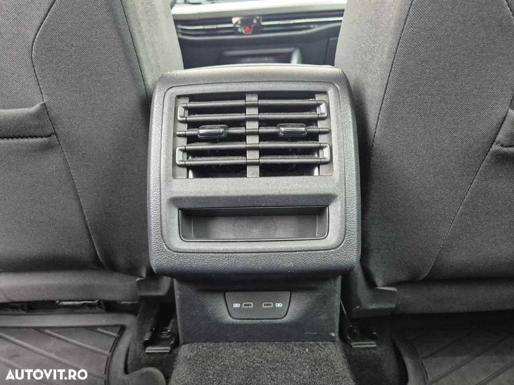 Volkswagen Golf 1.0 eTSI DSG MHEV Life - 35