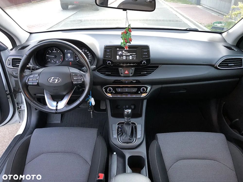 Hyundai i30 1.6 CRDi BlueDrive Comfort DCT - 11