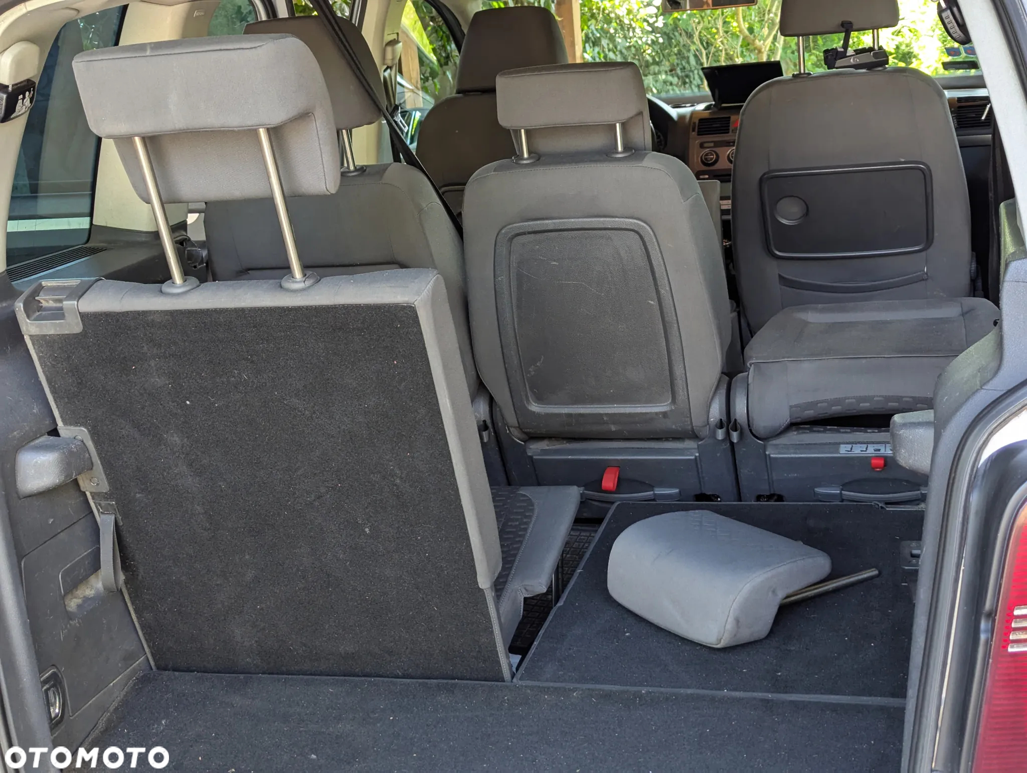 Volkswagen Touran 1.9 TDI Conceptline - 19