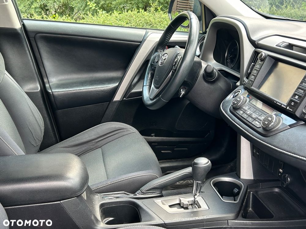 Toyota RAV4 2.5 XLE - 4
