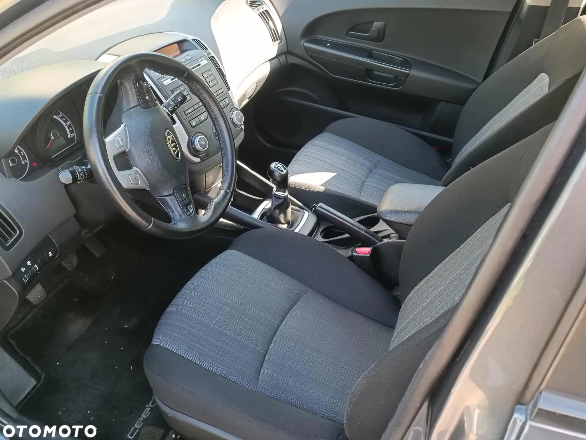Kia Ceed - 11