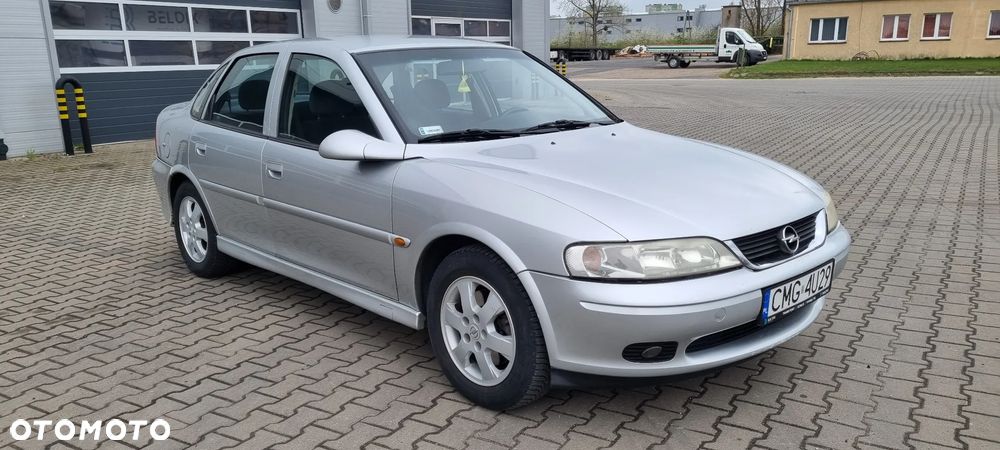 Opel Vectra 1.6 Comfort - 1