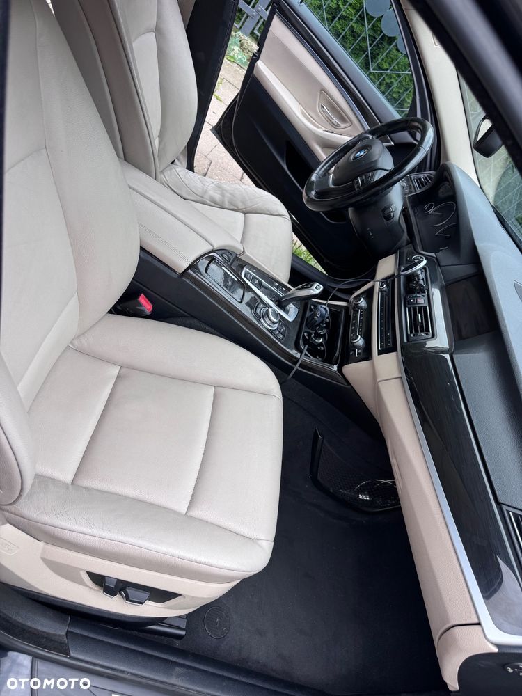 BMW Seria 5 525d xDrive Luxury Line - 9
