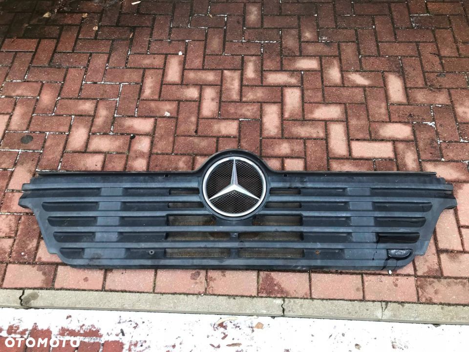 MERCEDES AXOR ATEGO 1823, 2628 - GRILL wysoki - 1