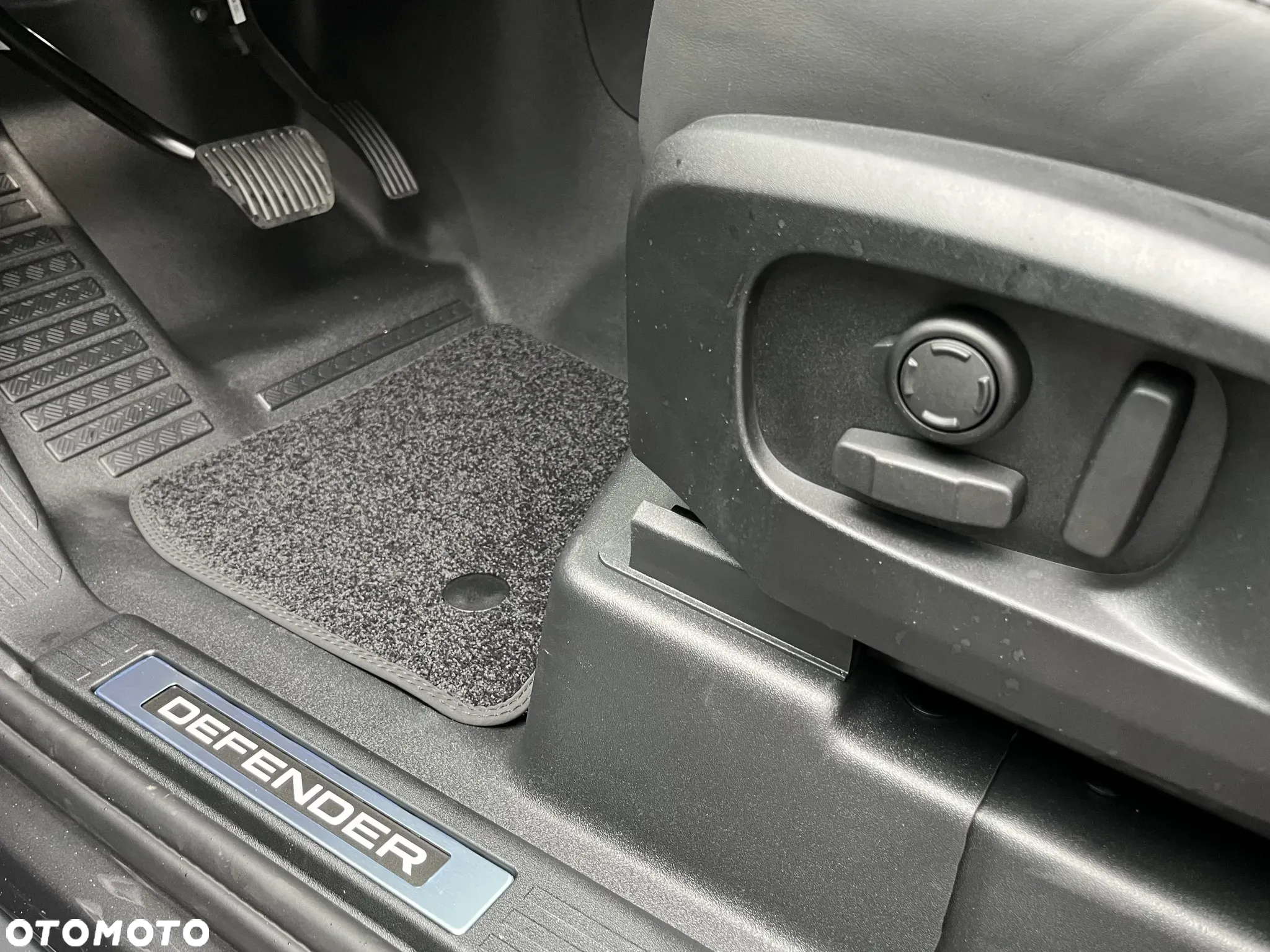Land Rover Defender 110 D300 X-Dynamic HSE - 16