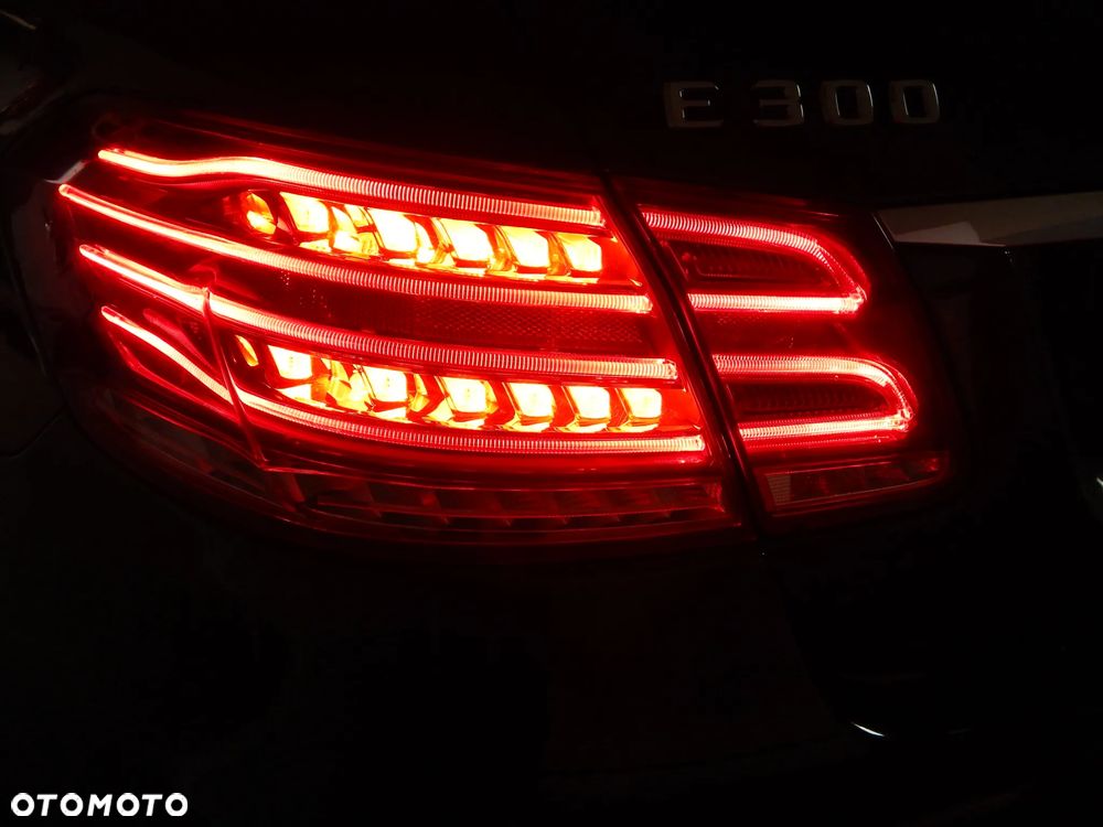 Lampa prawy tył LED Mercedes E klasa 212 W212 Lift 12-16 Sedan Łuków części - 9