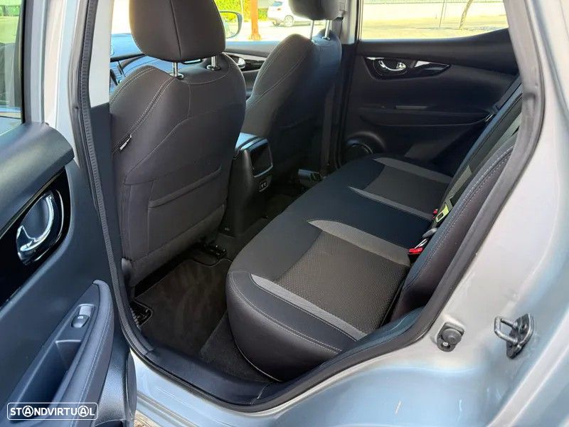 Nissan Qashqai 1.5 dCi N-Connecta J18+Led - 18