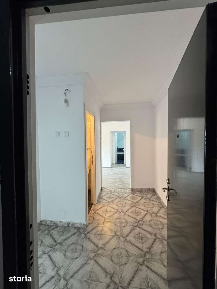 Apartament cu 3 camere renovat — fotografia 1