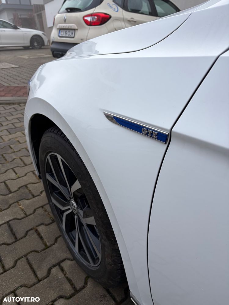 Volkswagen Passat - 12