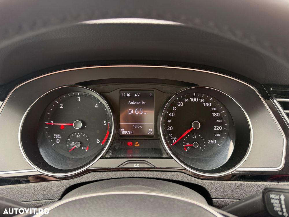 Volkswagen Passat - 12