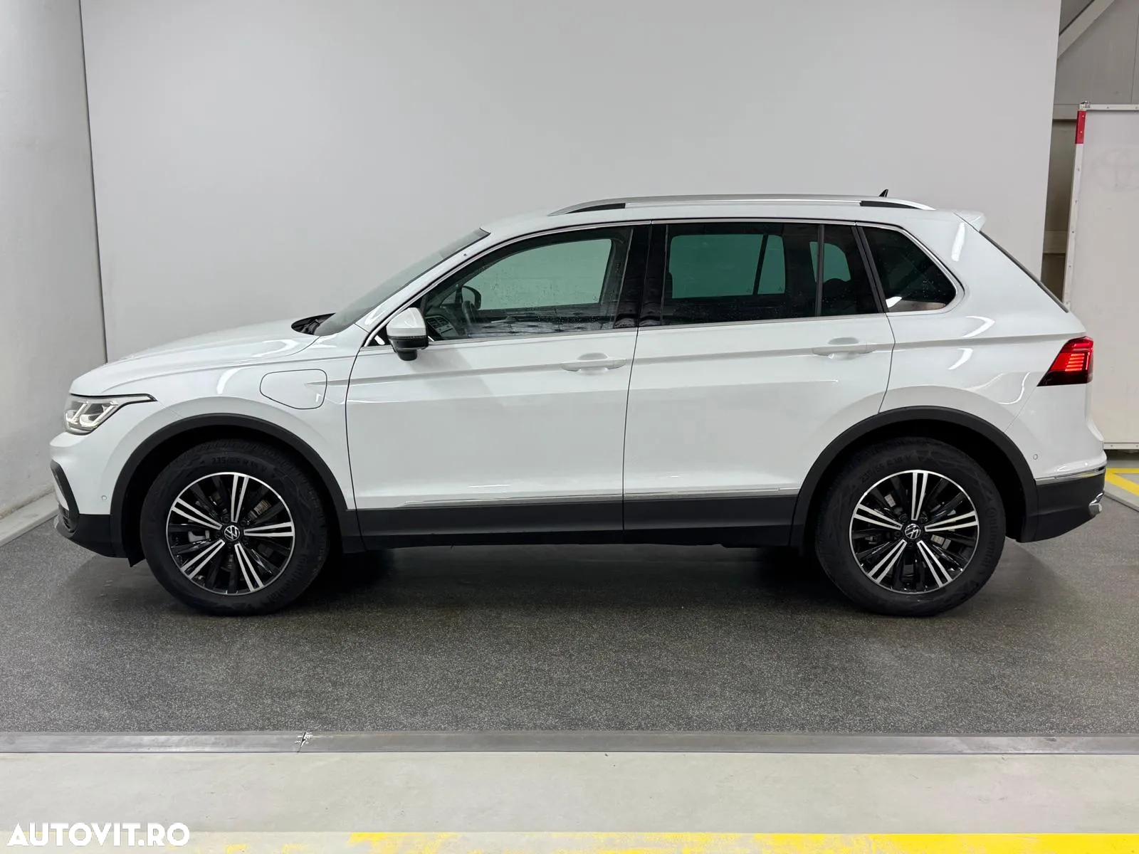 Volkswagen Tiguan 1.4 eHybrid OPF Elegance - 3