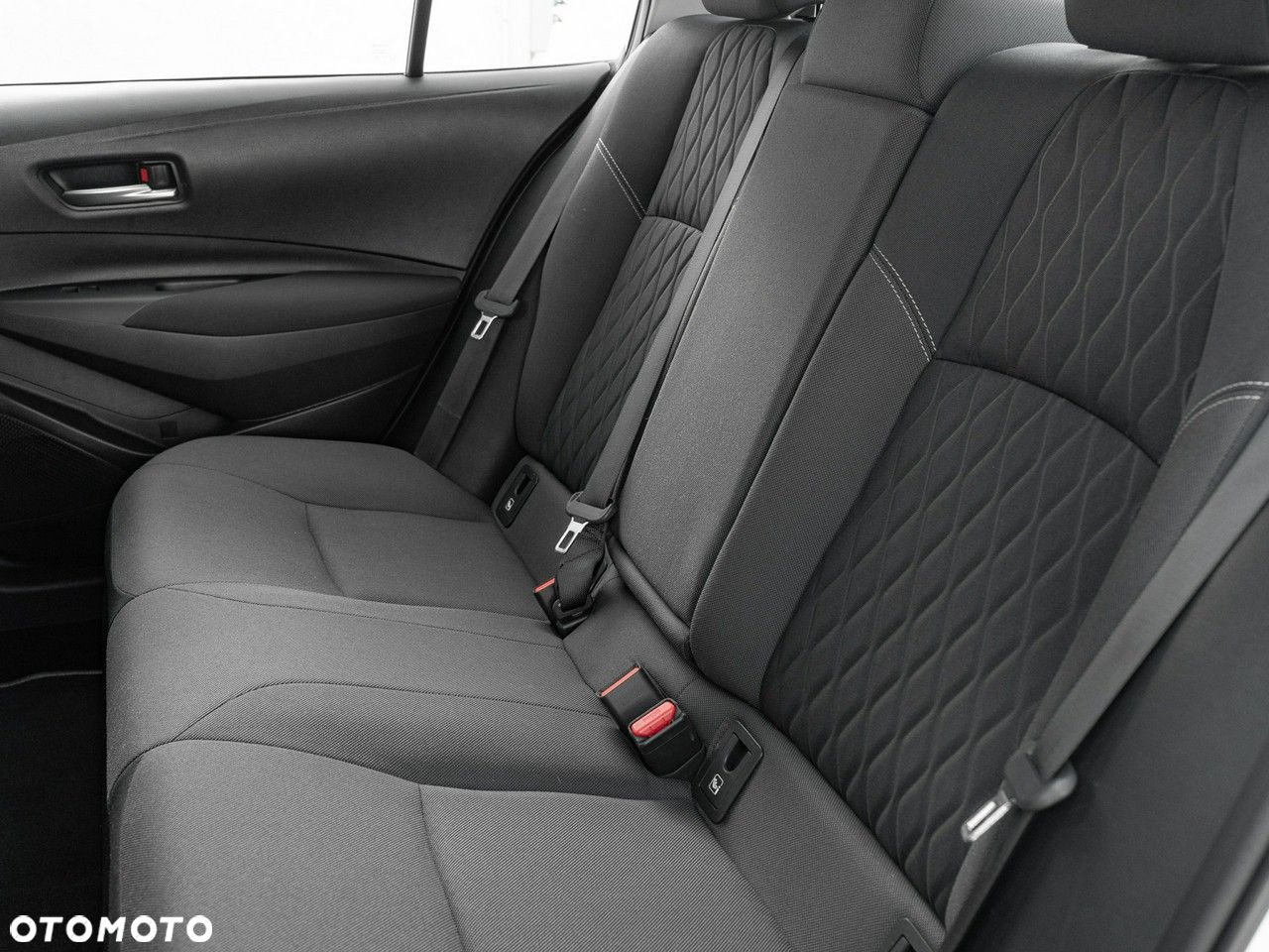 Toyota Corolla 1.8 Hybrid GPF Comfort - 28