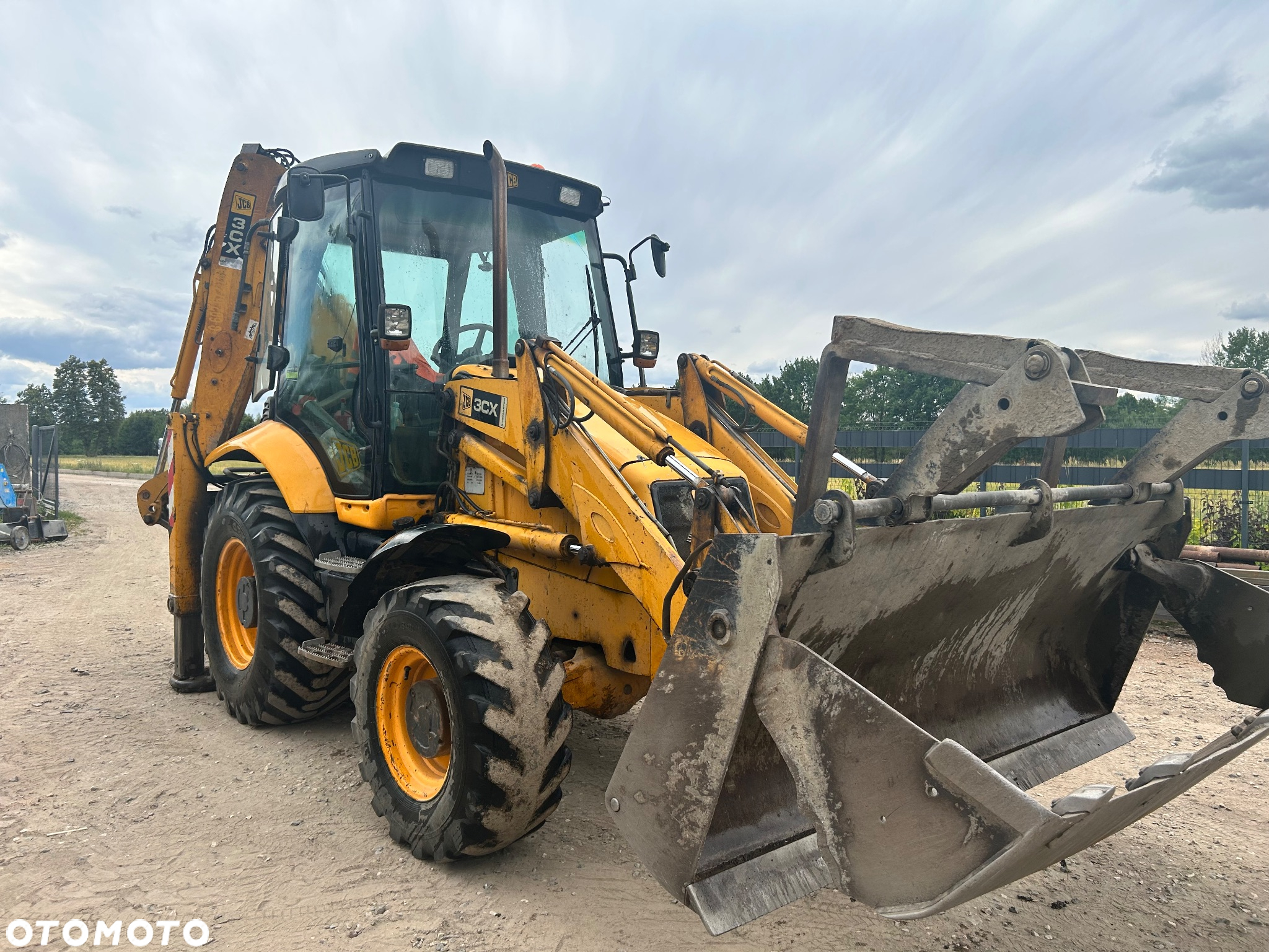 JCB 3xc - 4
