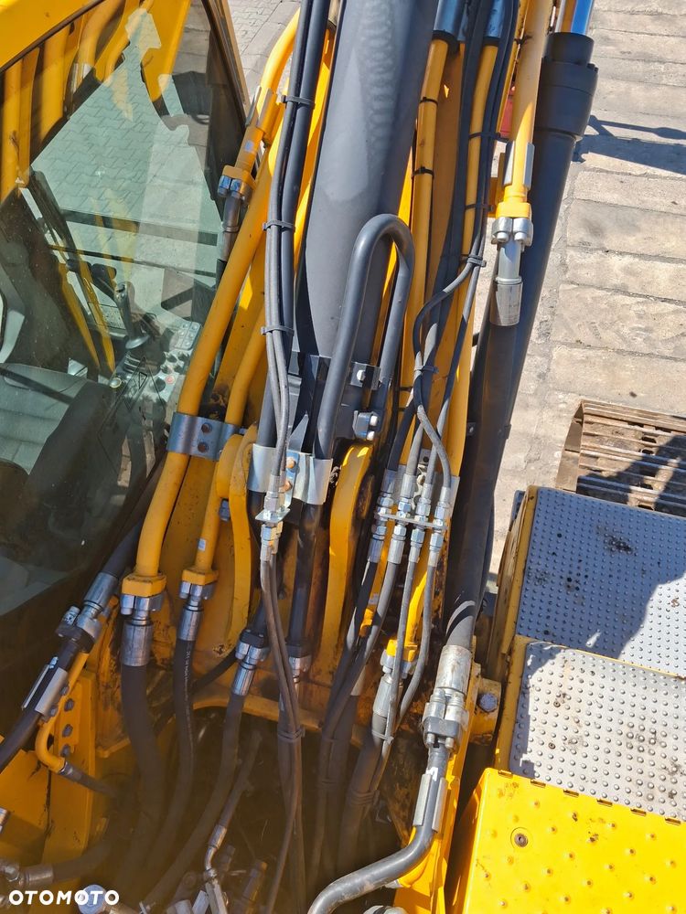JCB 220 X LC - 12