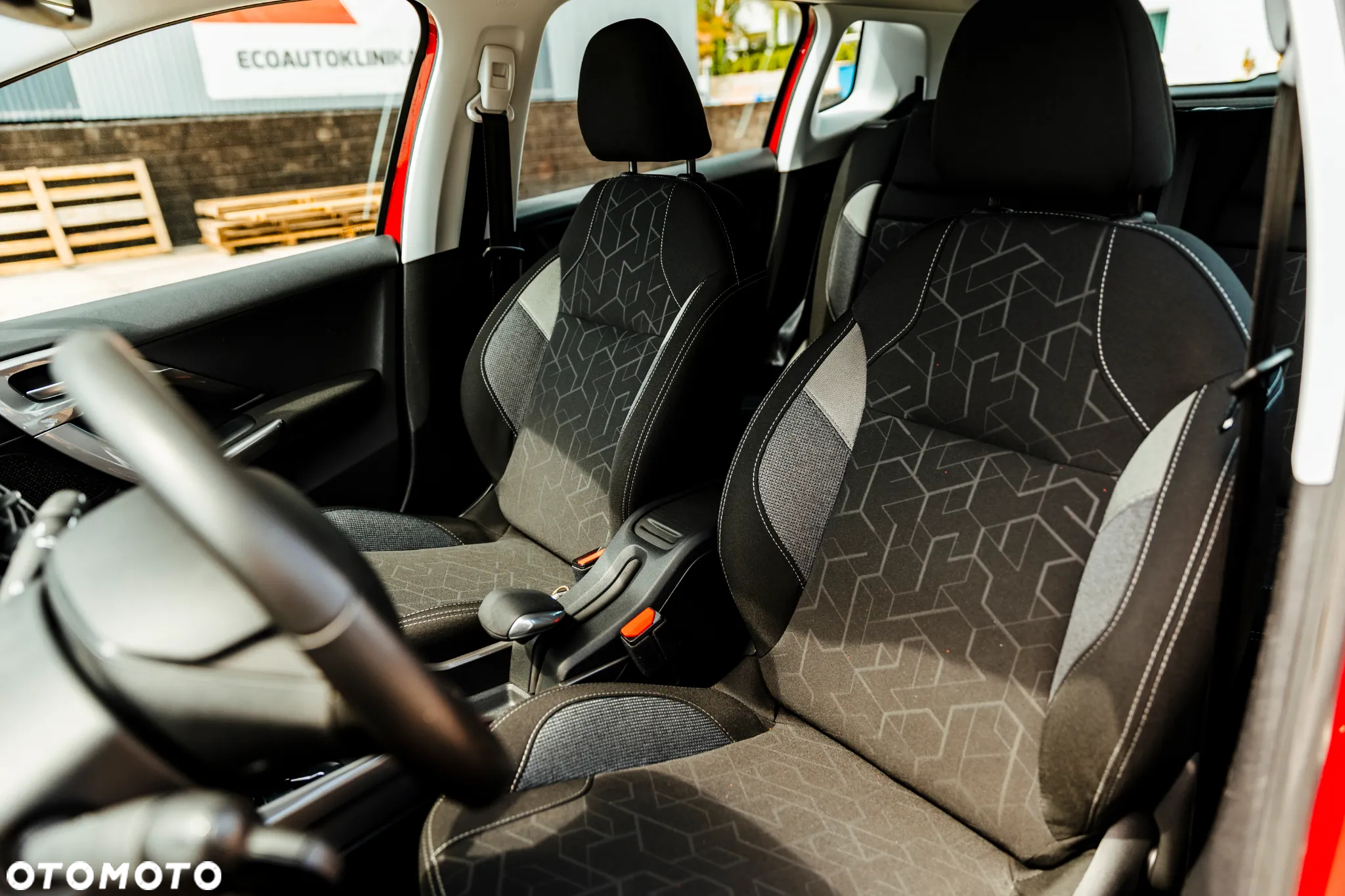 Peugeot 2008 1.2 Pure Tech Active S&S EAT6 - 25