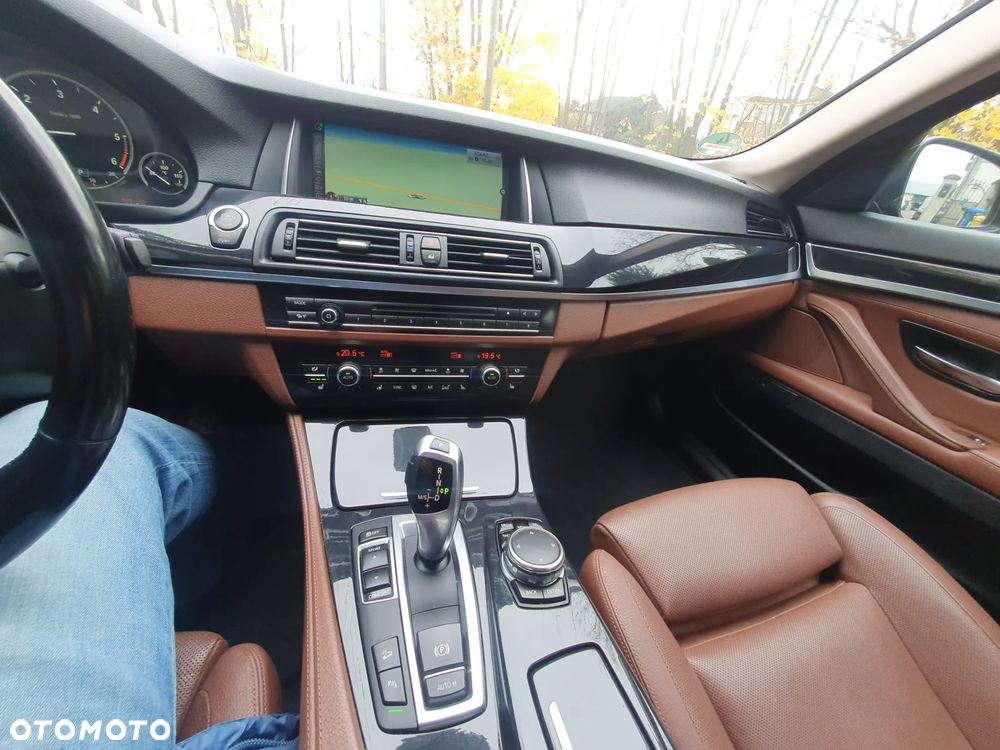 BMW Seria 5 525d xDrive Touring Sport-Aut Luxury Line - 19