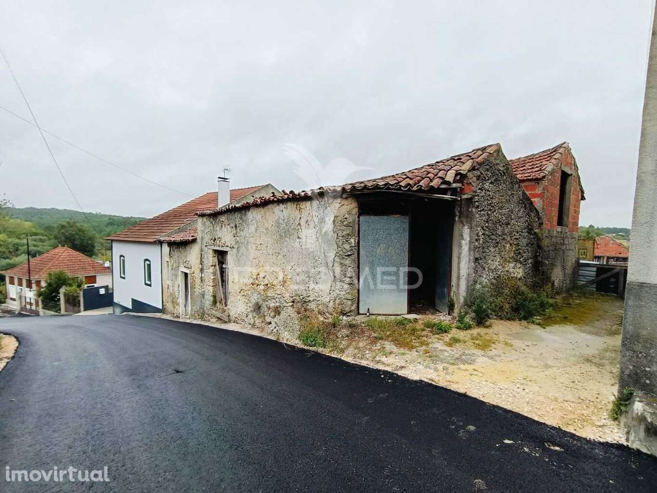 Moradia para restauro - Grande imagem: 2/23