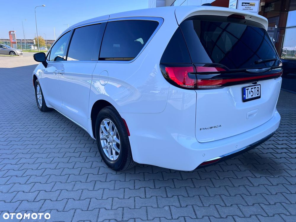 Chrysler Pacifica - 24