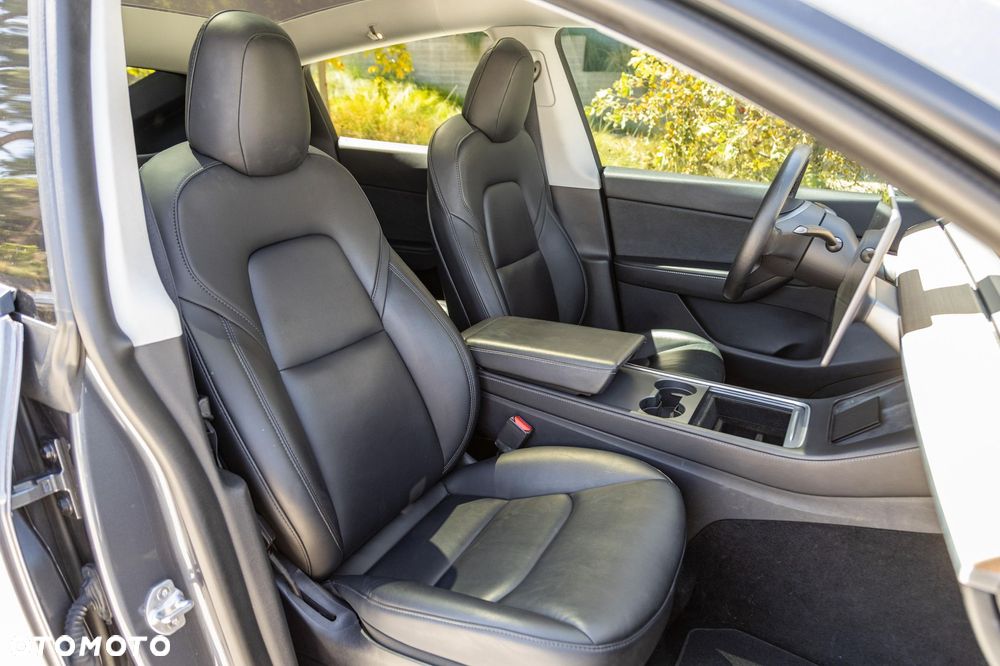 Tesla Model Y Long Range Dual Motor AWD - 11