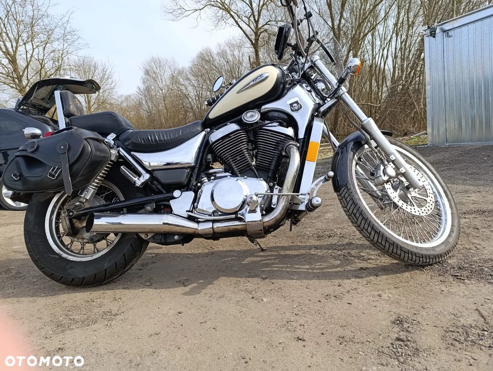 Suzuki Intruder - 1