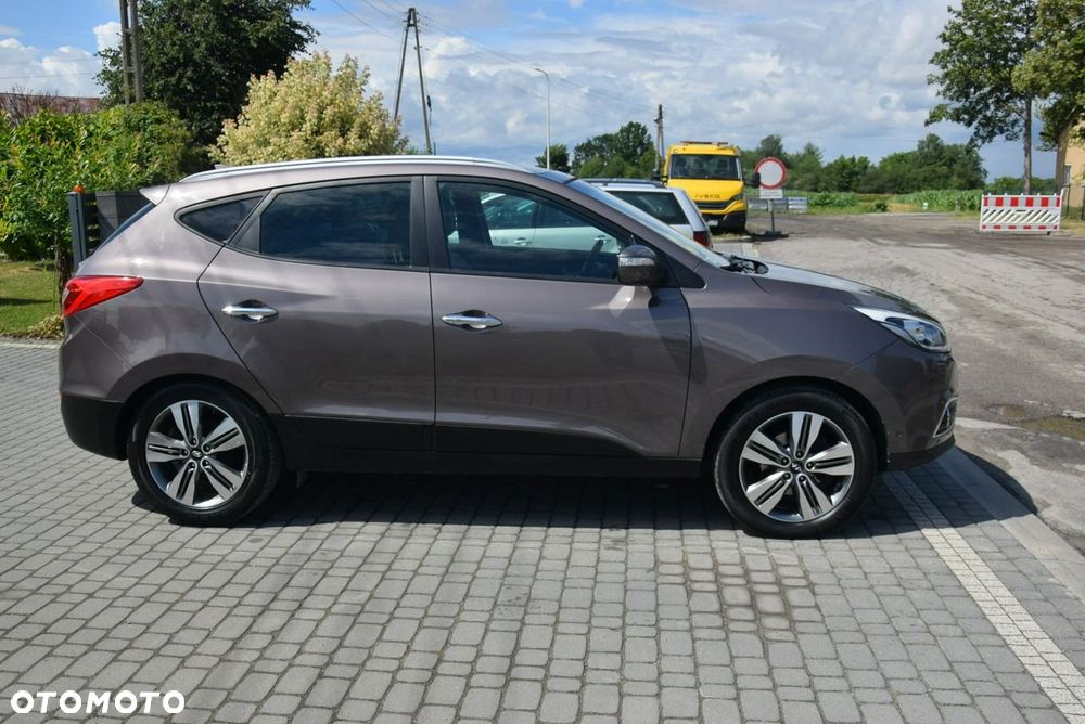 Hyundai ix35 2.0 CRDi 4WD Fifa World Cup Gold Edition - 14