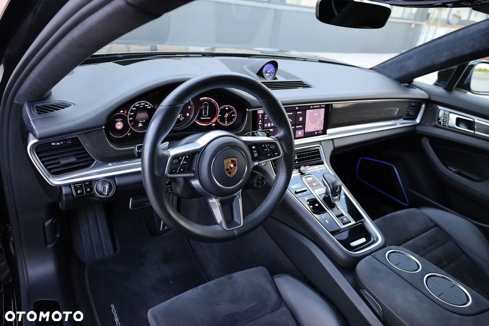 Porsche Panamera GTS Sport Turismo - 17