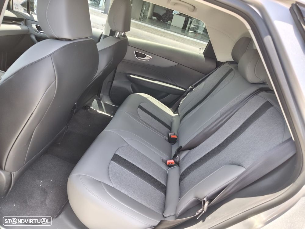 MG MG4 64 kWh Luxury - 8