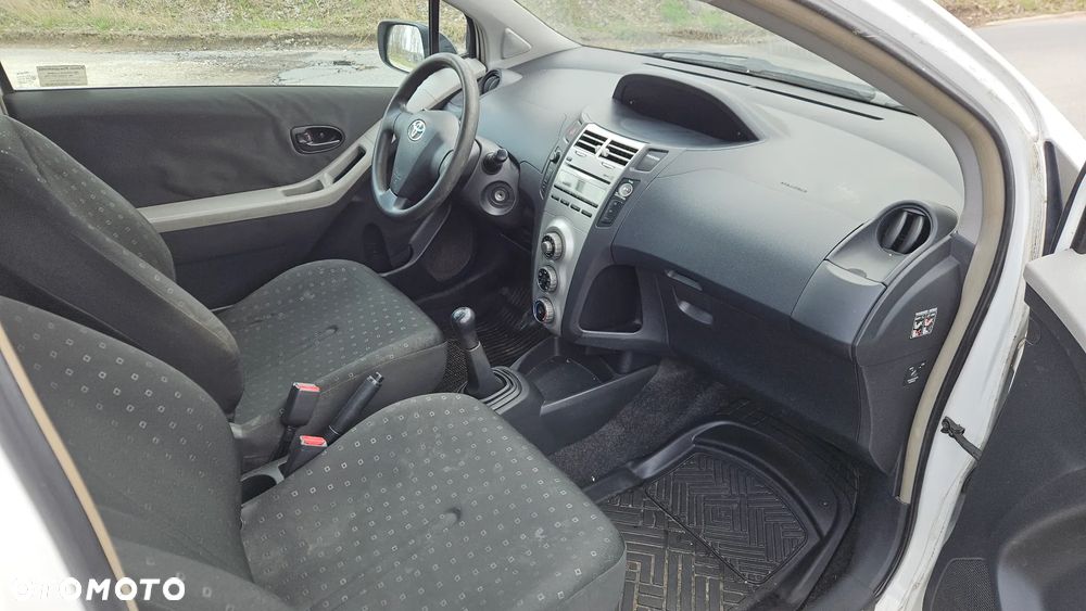 Toyota Yaris 1.3 Terra - 13