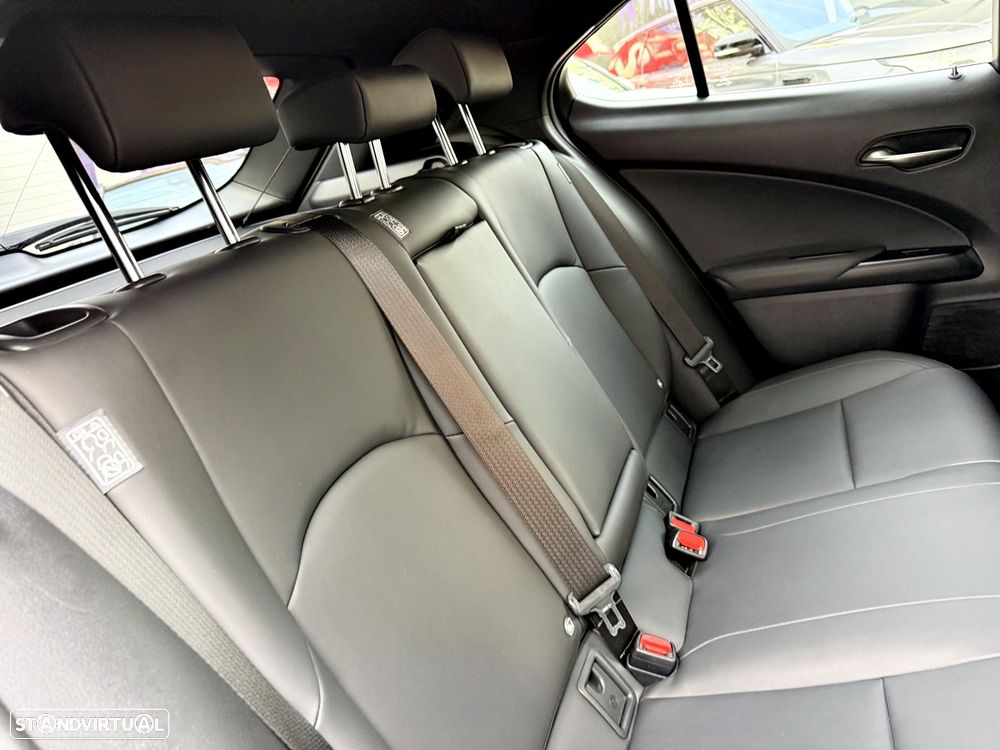 Lexus UX 250h Special Edition (LCA) - 30
