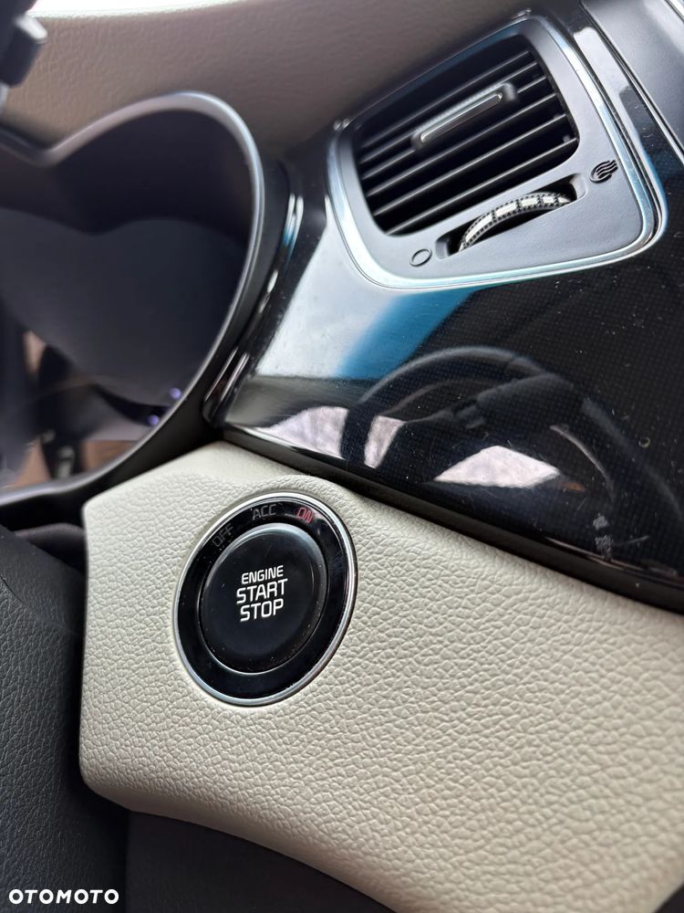 Kia Carens 1.6 GDI L - 17