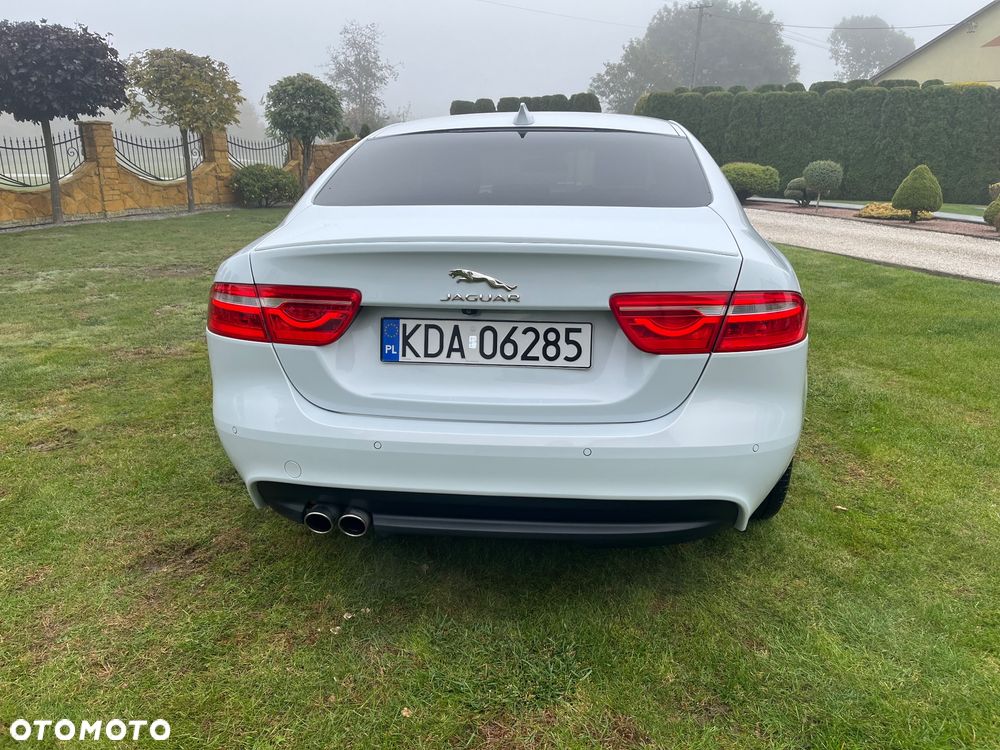 Jaguar XE 2.0 D AWD R-Sport - 17