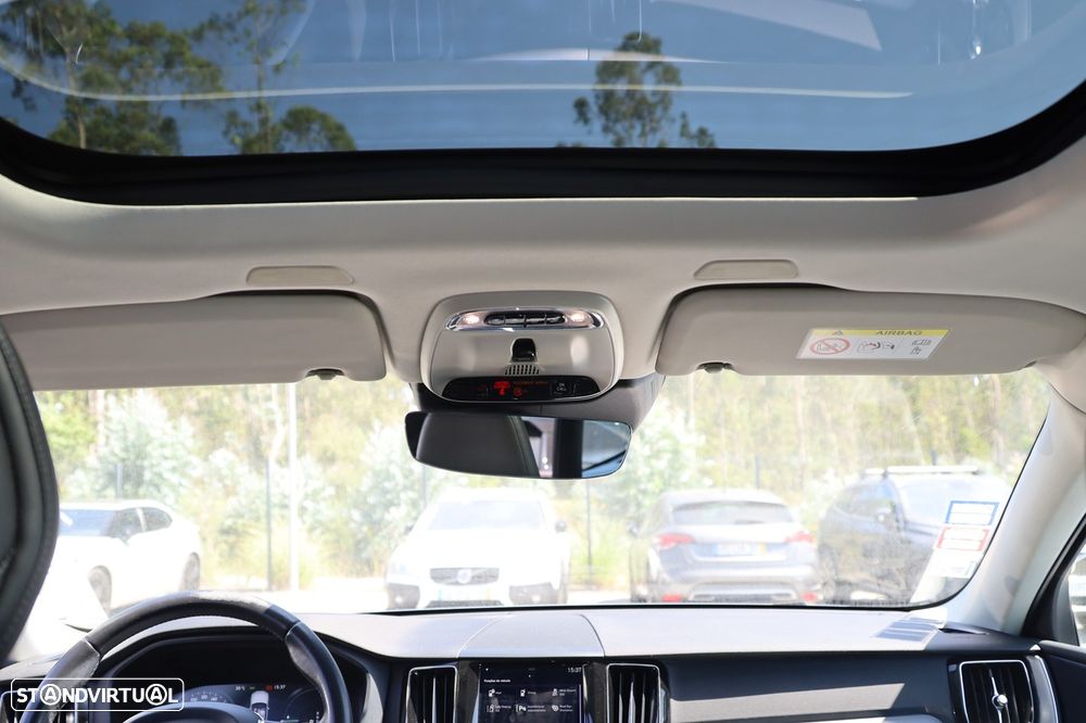 Volvo XC 60 2.0 T8 PHEV Momentum Plus AWD - 27