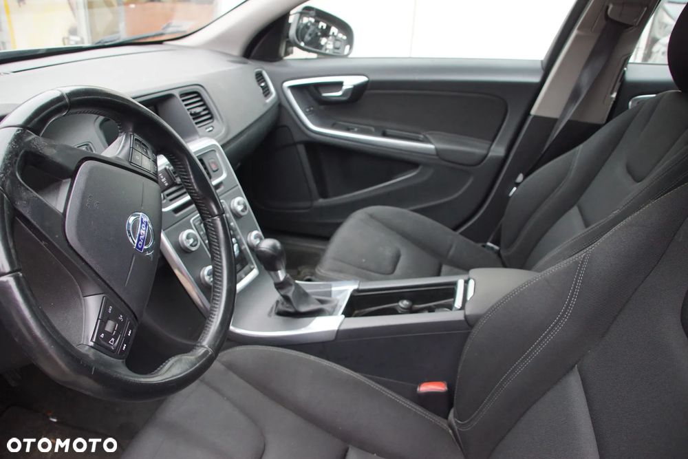 Auto na części - Volvo S60 II Lift 1.6 D 114 KM D4162T 36051127 484 2015R Silnik Skrzynia Drzwi Maska Błotnik Klapa Lampa Lusterko Klamka Szyba Deska Kokpit Sterownik Moduł Czujnik Licznik Wyświetlacz Panel Kierownica - 10