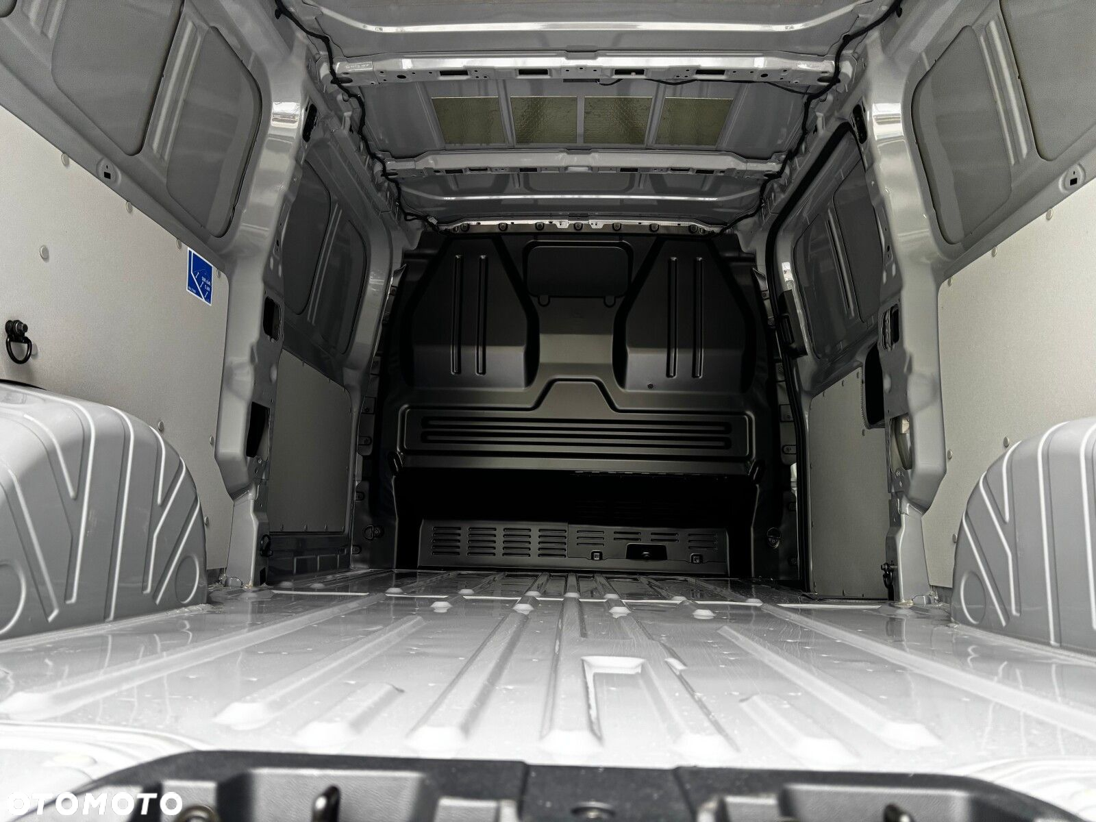 Volkswagen Transporter L2 2.0 TDI 4MO 150 KM 8-b automat. - 13