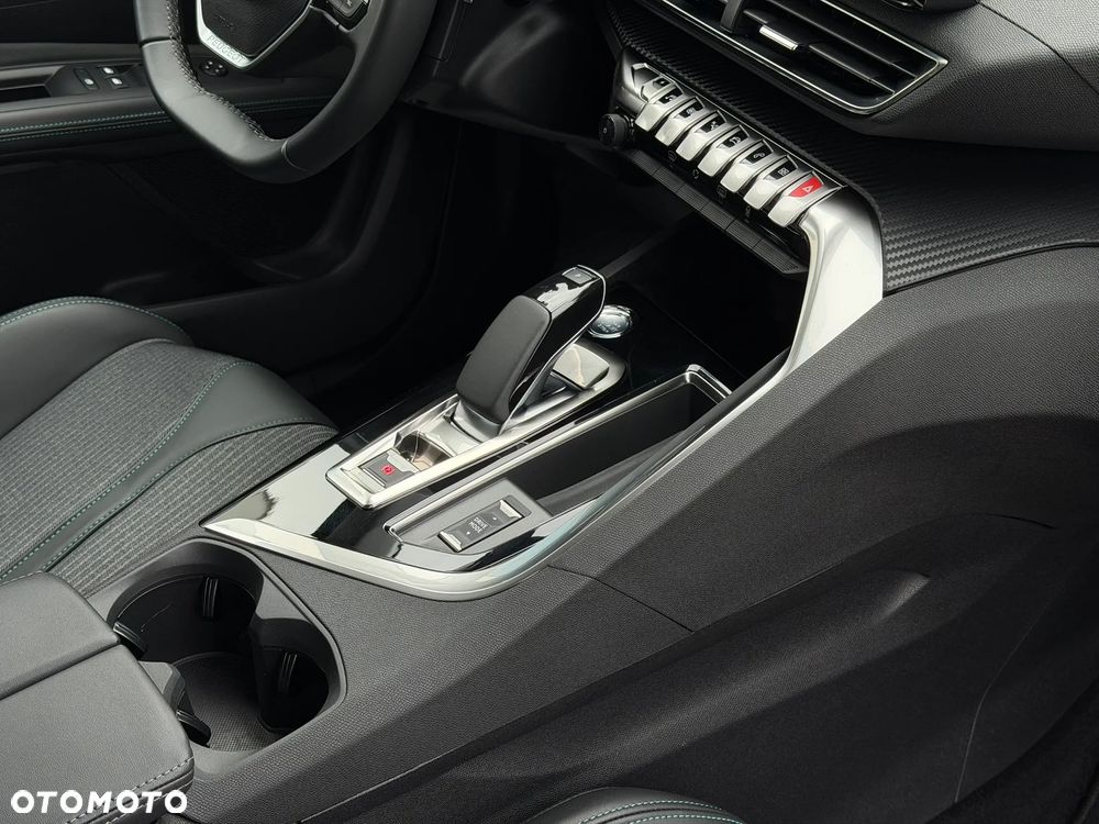 Peugeot 3008 225 e-EAT8 Allure - 23
