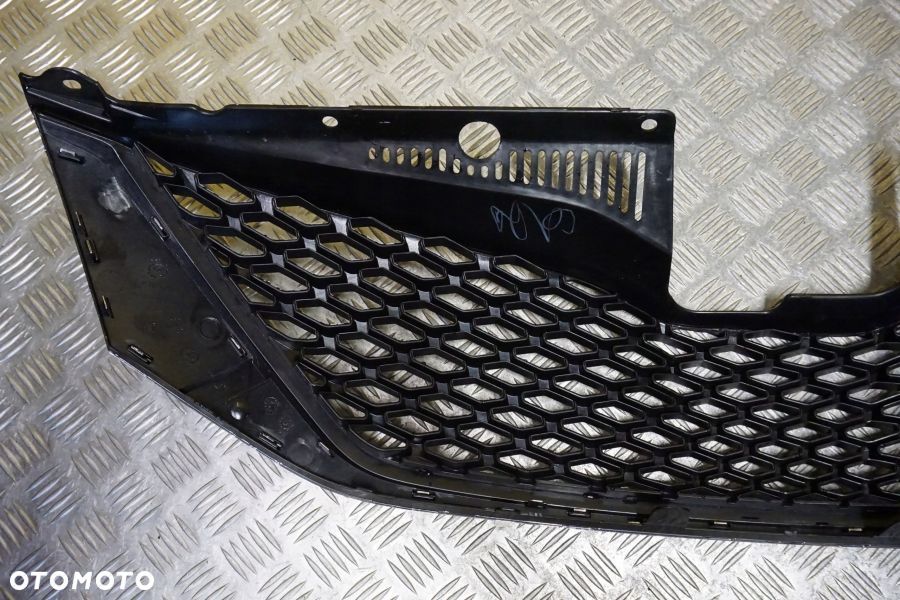 TOYOTA SIENNA 2011 - 2017 Atrapa Przód Grill Chrom USA - 9