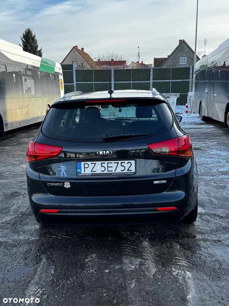 Kia Ceed 1.6 CRDi 136 ISG Dream Team Edition - 5