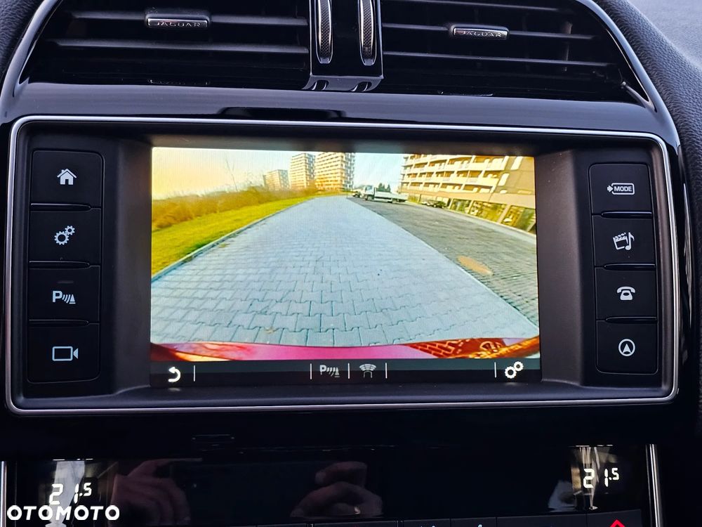 Jaguar XE 2.0 D Prestige - 40