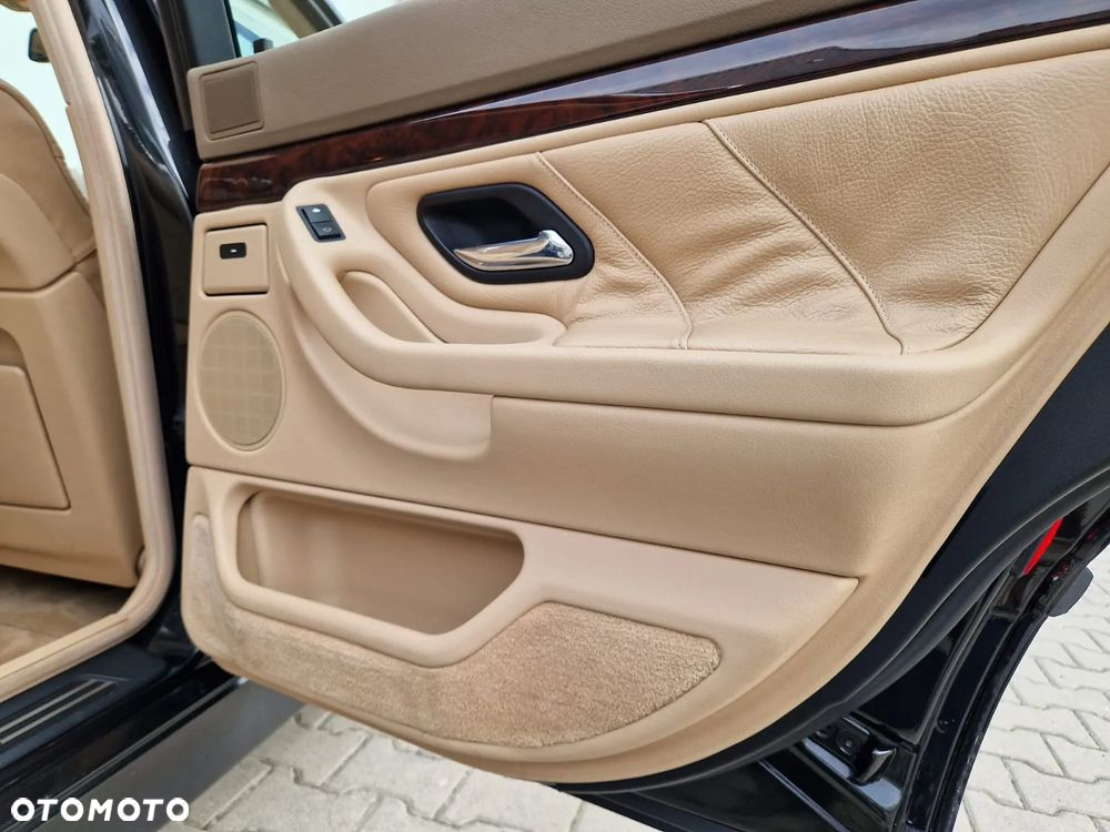 BMW Seria 7 740i - 22