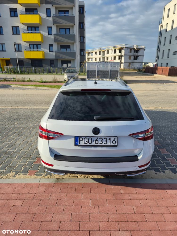 Skoda Superb 2.0 TDI 4x4 DSG SportLine - 5