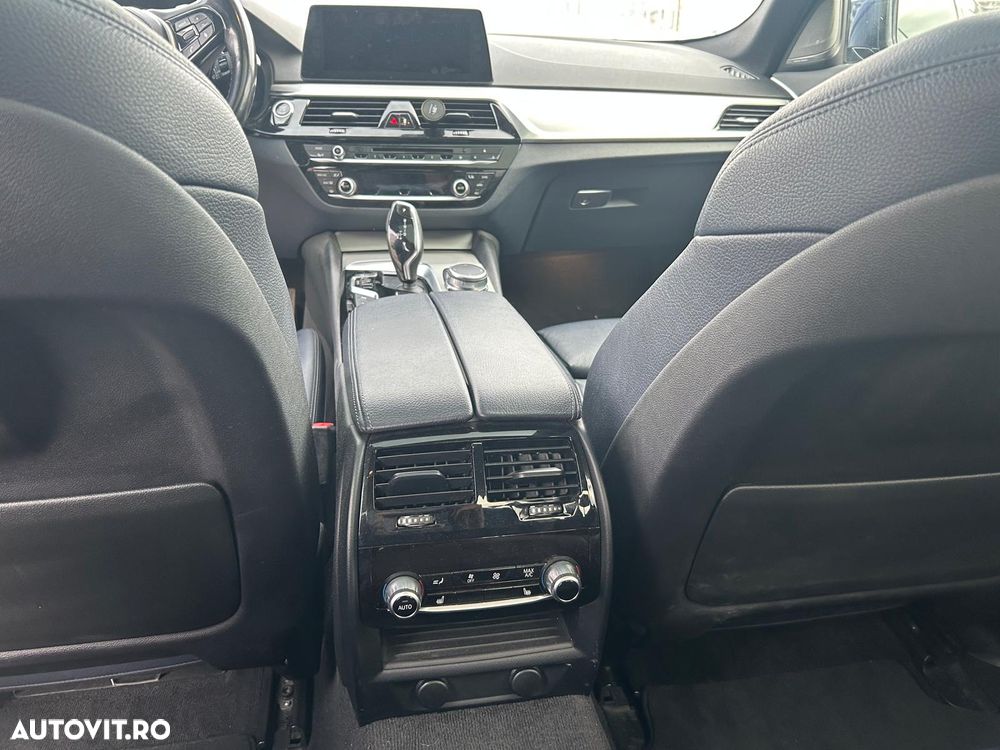 BMW Seria 5 530i Aut. Sport Line - 9