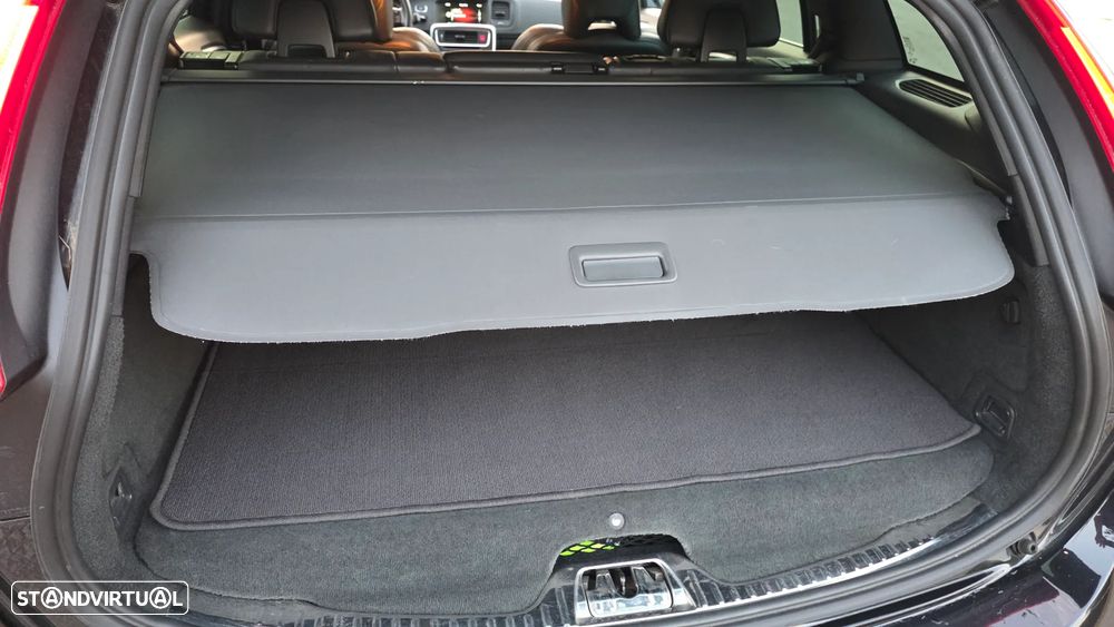 Volvo V60 D6 Plug-In-Hybrid AWD Geartronic Summum - 42